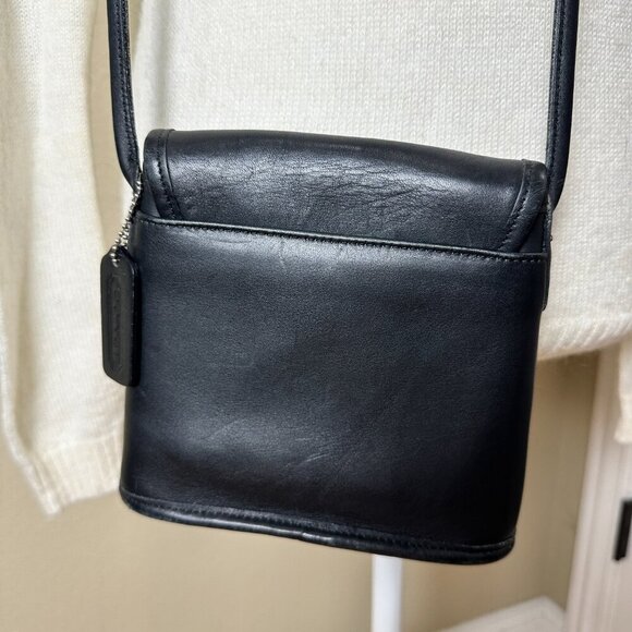Authentic Vintage COACH Small Turnlock Crossbody Bag Purse - Picture 6 of 16